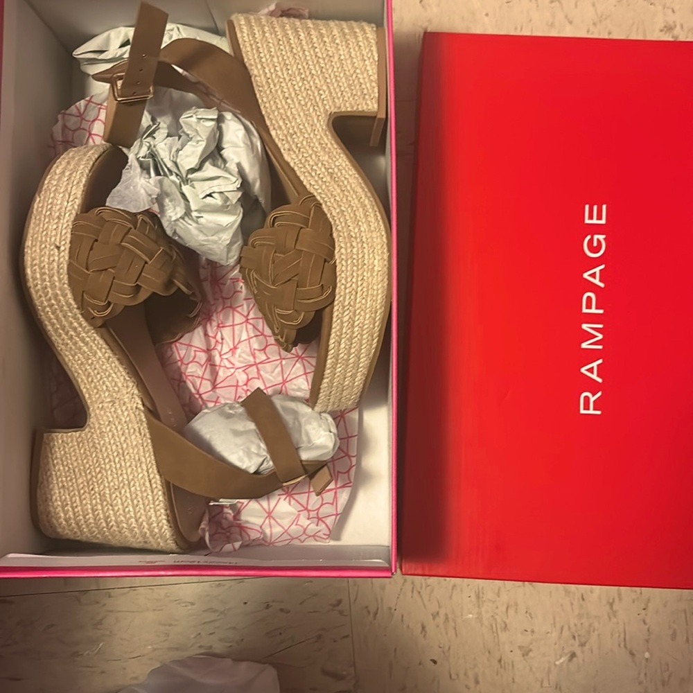 Brand new women’s high heel shoes sooooo cute